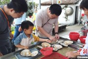 妻子韩国“珍珠开蚌”走红 “Z世代”玩转传统产业的N种可能