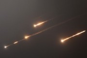 妻子韩国伊朗以导弹齐射回应以色列的大规模袭击